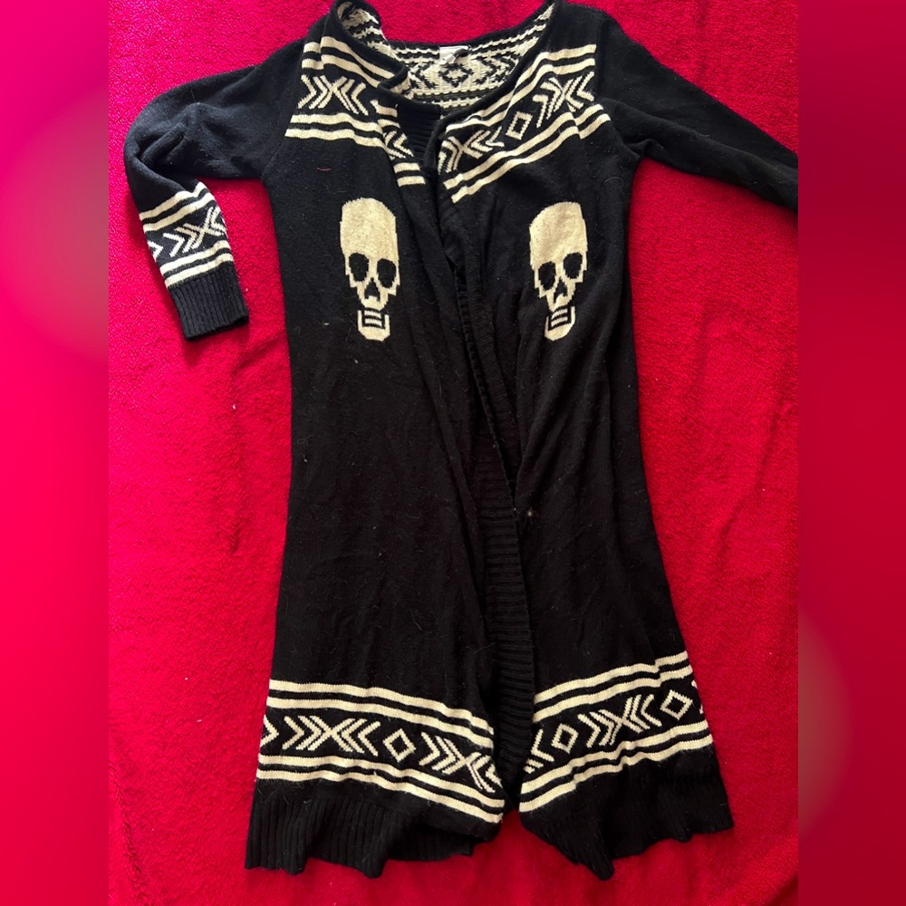 Long Skull Sweater!